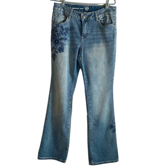 W62 Women’s Floral Embroidered Boot Cut Denim Jeans Size 8 Cotton Blend - Picture 1 of 7